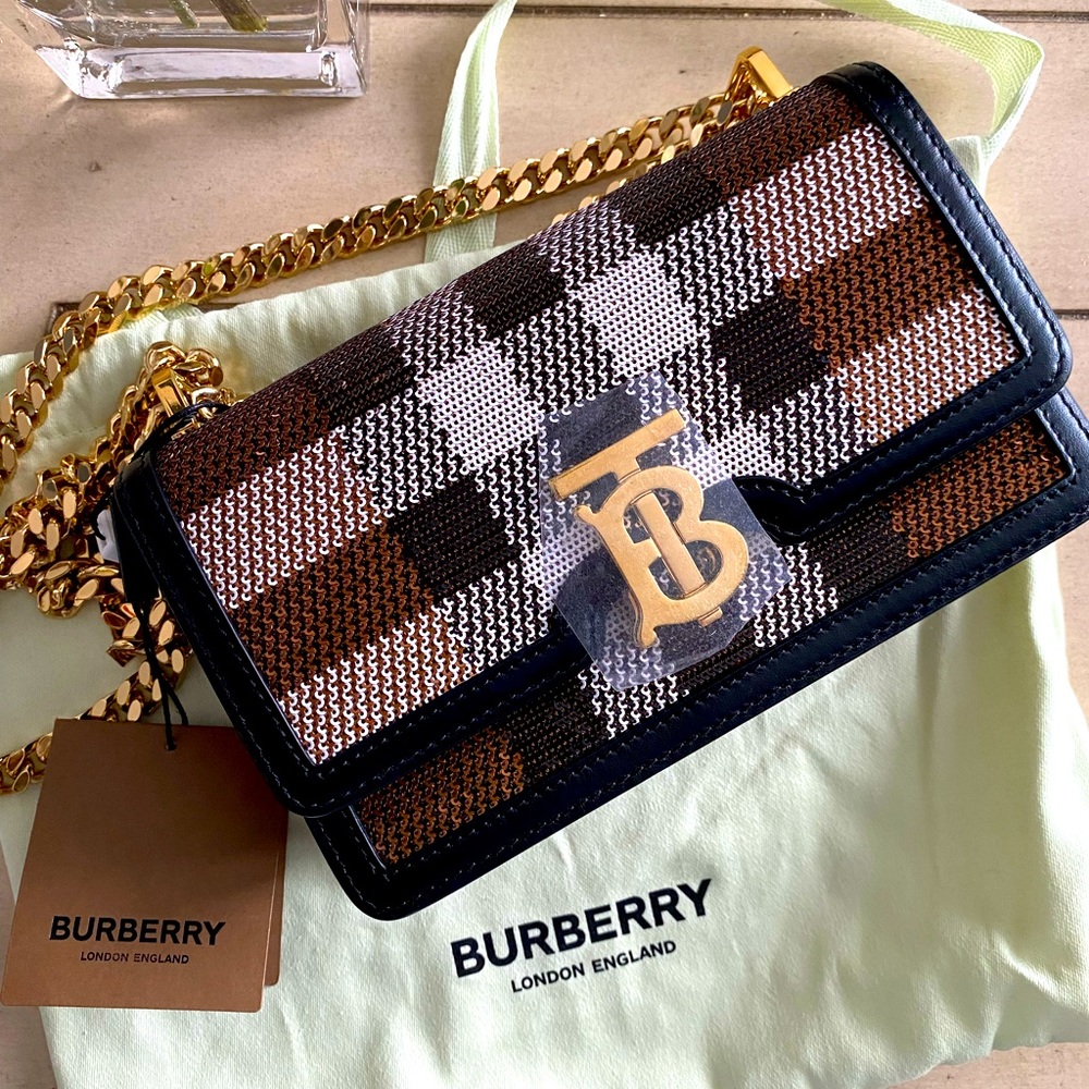 Burberry
TB Elongated Sequin Check Chain Shoulder Bag